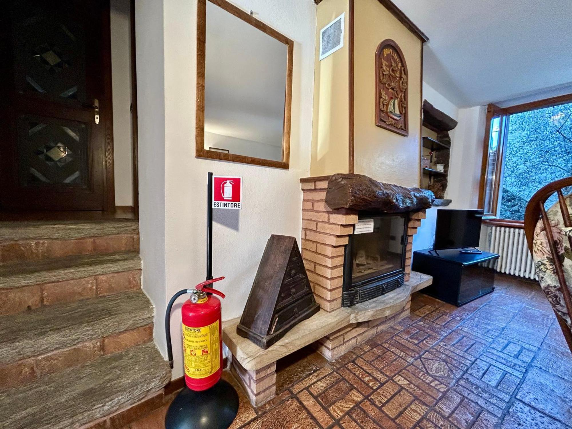 Al Civico 7 Villa Oliveto Lario Exteriör bild
